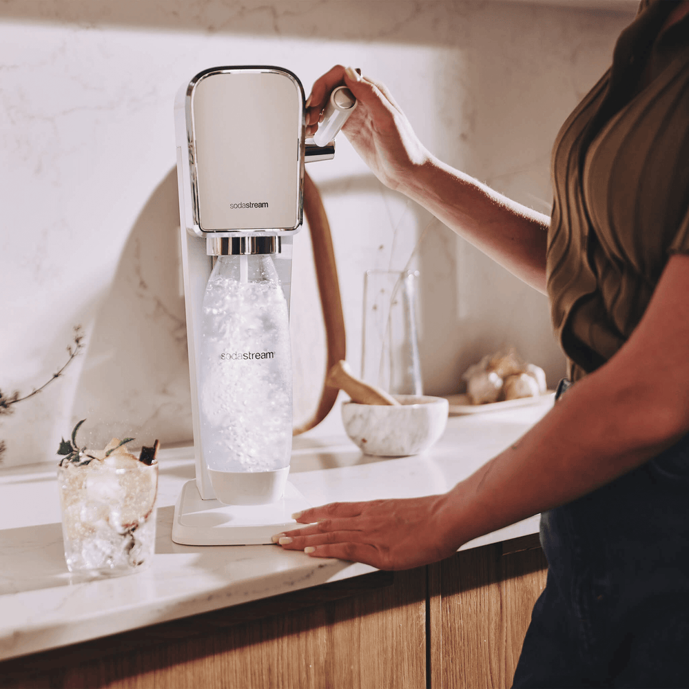 SodaStream Art sparkling water maker features a retro design & a unique  carbonating lever » Gadget Flow